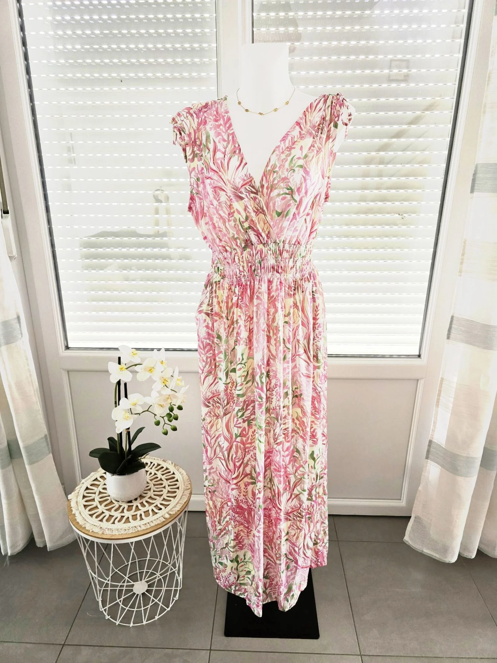 Robe magique blanche rose pomme jaune dorée 